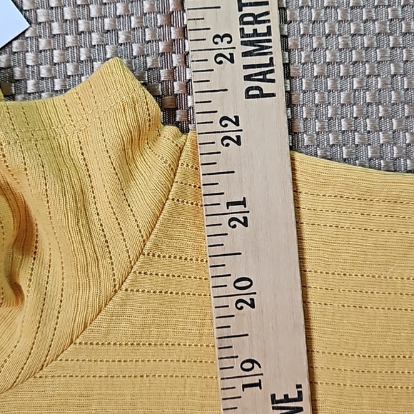 Soft Surroundings elevated V neck top w detailed collar & textured fabric Medium - Picture 7 of 9